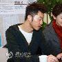 胡可沙溢为婚礼挑婚戒 甜蜜之情羡煞旁人(组图)