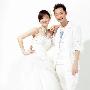 胡可沙溢最新婚纱写真 亲昵拥抱秀恩爱(组图)