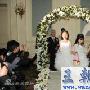 组图：新郎单膝跪地求婚 胡可沙溢牵手约定一生