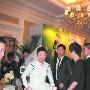 新郎沙溢披婚纱“嫁”了 新娘胡可被求婚
