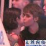 奥斯卡派对贾斯汀比伯亲吻赛琳娜 恋情公开(图)