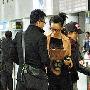 黄海波女友张萌浮出水面 二人当众拥抱热吻(图)