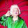 70岁DJ奶奶红遍欧洲夜店 潮人装扮游客疯狂(图)