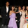 组图：大S亲友团接待记者 分享新人婚礼幸福