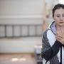 组图：“新妈妈”袁泉产后素颜排练《简爱》