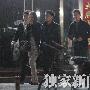 李亚鹏与两女唱K 亲自开车门显绅士风度(组图)