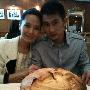 郭羡妮与男友吃喜饼 暗示婚期明年4月9日(图)