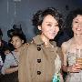 闫妮短裙优雅 谈离婚：坦然快乐面对生活(图)