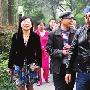 姜文低调游览武侯祠 说四川话平易近人(组图)