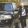 王全安张雨绮牵手照曝光 穿情侣装亲密亮相(图)