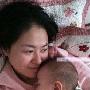 沈傲君母子私照曝光 素颜怀抱儿子秀母爱(组图)