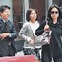 钟楚红素颜黑衣逛街抢眼 发现被拍警觉逃离(图)