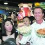 63岁施瓦辛格嫌自己又老又丑 恨照镜子