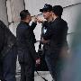 周立波上节目后台手指工作人员 疑发生口角
