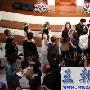 组图：黑人范范婚礼结束拍合影 范玮琪补妆搞怪