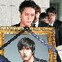 韩自杀男星蔡东河出殡 妈妈哭喊：我的孩子(图)