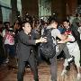 邓超大婚俩记者厮打 非抢红包只因争机位(组图)