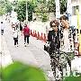 东京直击郑秀文许志安蜜月之旅 女方挑婚戒(组图)