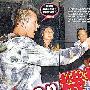 陈冠希返港臭脸飙骂记者 奔张柏芝栖身酒店(图)