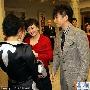 邓超帅气亮相私人酒会 小心翼翼搀扶孙俪(组图)