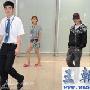 谢霆锋抵京引骚乱 粉丝抢位置头破血流(组图)