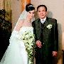 刘雪华承认夫妻争执 磕头跪求见亡夫遗体(组图)