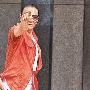谢贤逛街怒对记者 力挺儿子全程陪拍广告(组图)