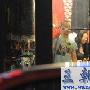 黄觉携怀孕娇妻逛街吃快餐 秀恩爱甜蜜(组图)