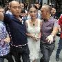 张柏芝宣布离婚后首露面 引数千人围观