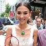 张柏芝走秀十分钟赚三百万 胸部被人非礼(组图)