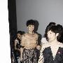 海清蕾丝短裙亮相庆典 两助理搀扶显大牌(组图)