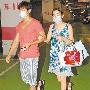 53岁许纯美携嫩老公看病 患甲亢虚弱难说话(图)