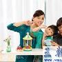 翁虹时尚全家福曝光 与女儿斗智斗勇(组图)