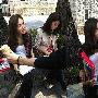 少女时代侑莉秀英大学校园照曝光 被讽普通(图)