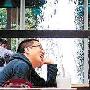 钟丽缇甜蜜约会眼镜男 严铮不知前妻有新欢(图)