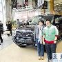 韩红现身武汉某4S店 低调入手200万豪车(图)
