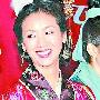 吴倩莲出席活动透露儿子已两岁 现场风采依旧