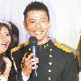 黄晓明庆生赠粉丝10万金项链 避谈Angelababy