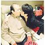 赌王90大寿四太坐大腿当子女面激吻(图)