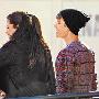贾斯汀·比伯当众掐女友臀部止手痒(图)