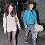 阮经天被跟拍不悦发飙 女友说好话否认拒其求婚