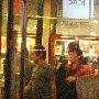 齐秦重度烧伤后正式复出 穿短袖与友聚餐(组图)