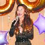 李玟乘私人飞机抵台庆生 老公甜蜜相随(组图)