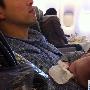 林熙蕾晒女儿依偎老公酣睡照 舒淇赞温馨(组图)