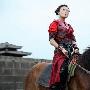 秦岚《樊梨花》成狼性霸王花 爱红妆更爱武装