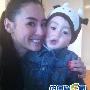 曝张柏芝霆锋二子新照 小Q弹琴Lucas耍帅(组图)