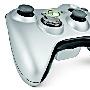 新版 XBOX 360 无线手把带来 90 度的小改变；少了点颜色，但多了点手感