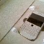 全键盘触屏旗舰 白色黑莓Bold 9900现身