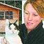猫咪咪被关屋中两月靠露水求生