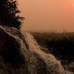 夕阳下的人工瀑布图片 自然风光 风景图片